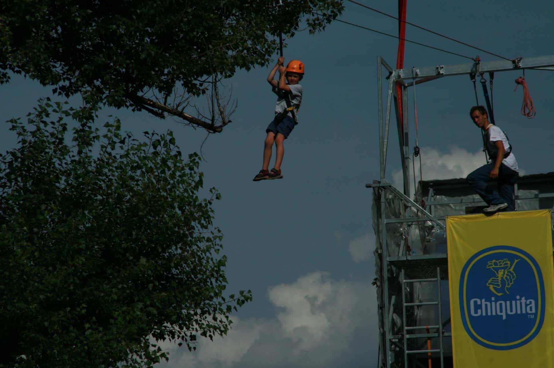 Spider Rock 3 Kletterturm und Flying-Fox mit jungem Flieger