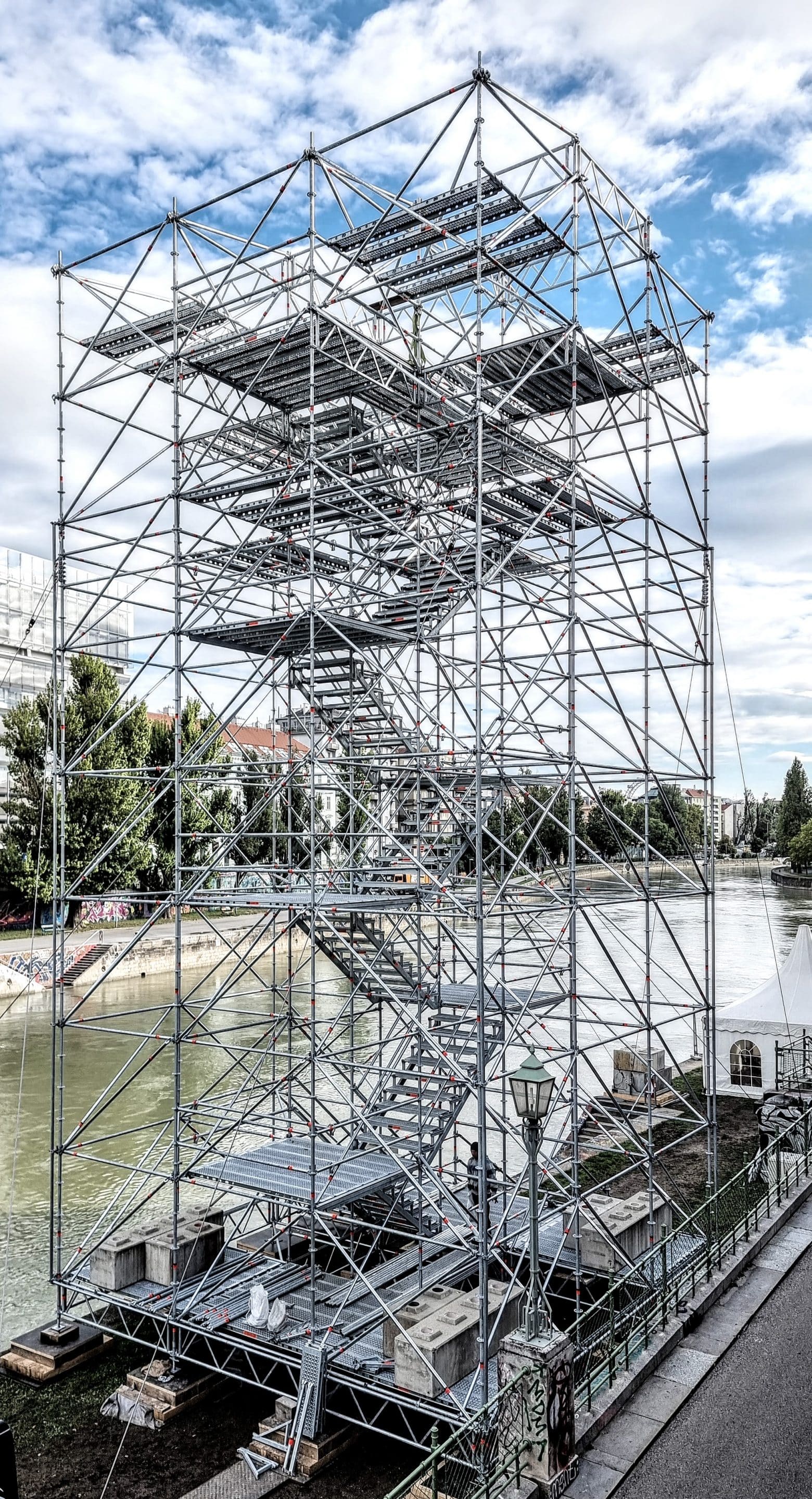 Spider Rock L 16m scaffolding tower and Zipline