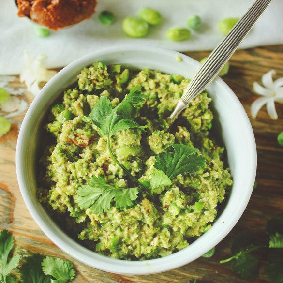 Edamame and Pea Spread with Crushed Almonds (2)