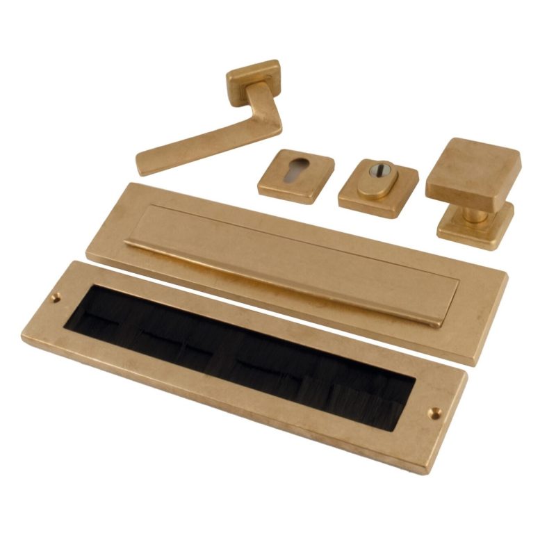 Hardbrass - QBE voordeurset linkswijzend getrommeld messing