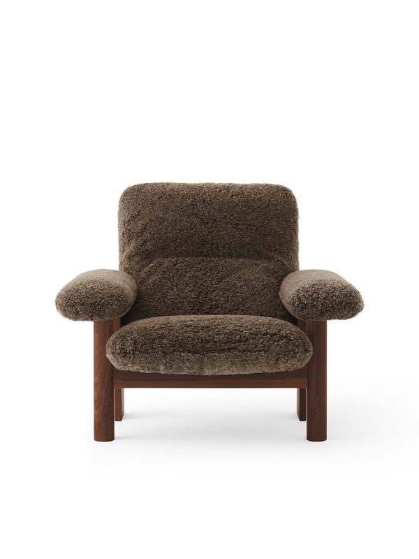 Brasilia Lounge Chair, Dark Stained Oak Sheepskin Root fra Audo Copenhagen