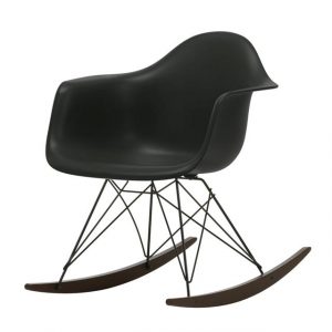 Vitra Eames Plastic RAR Lænestol Dyb Sort/Mørk Ahorn