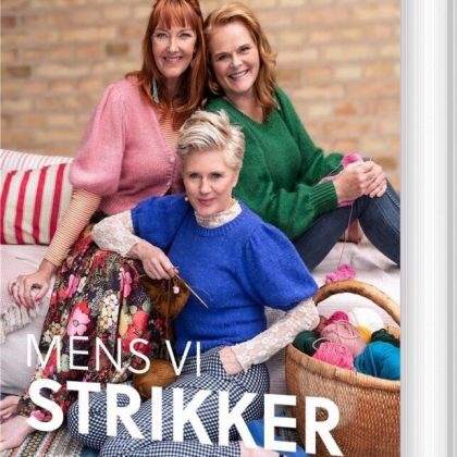 Mens Vi Strikker – Trine Gadeberg – Bog