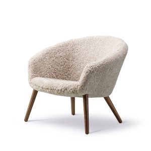 Ditzel Lounge Chair, lammeskind fra Fredericia Furniture (Valnød)