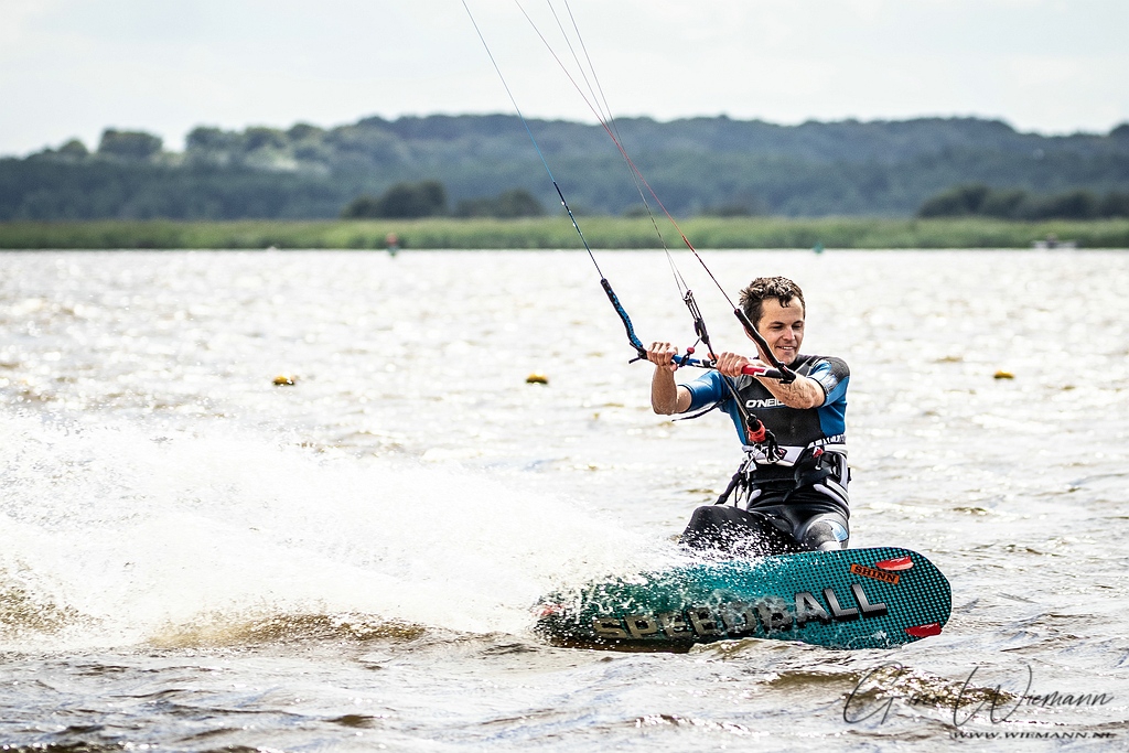 Kite surfers op Meerwijck Kropswolde - Gino Fotografie