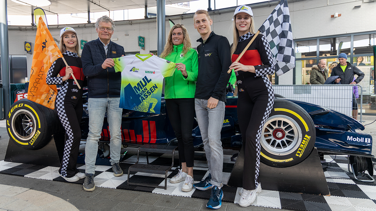 4 Mijl Assen feestelijk start inschrijving 26 maart 2022 - © Gino Wiemann