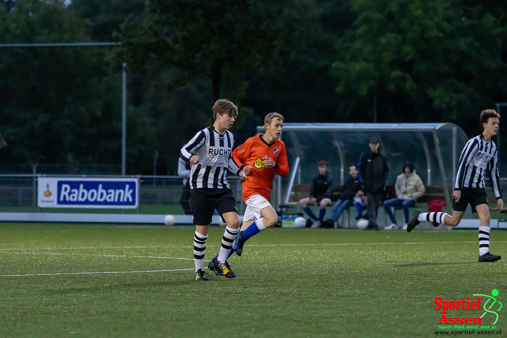 LEO JO17 - 2 vs FC Zuidlaren JO17-3 27 september 2022 - © Gino Wiemann