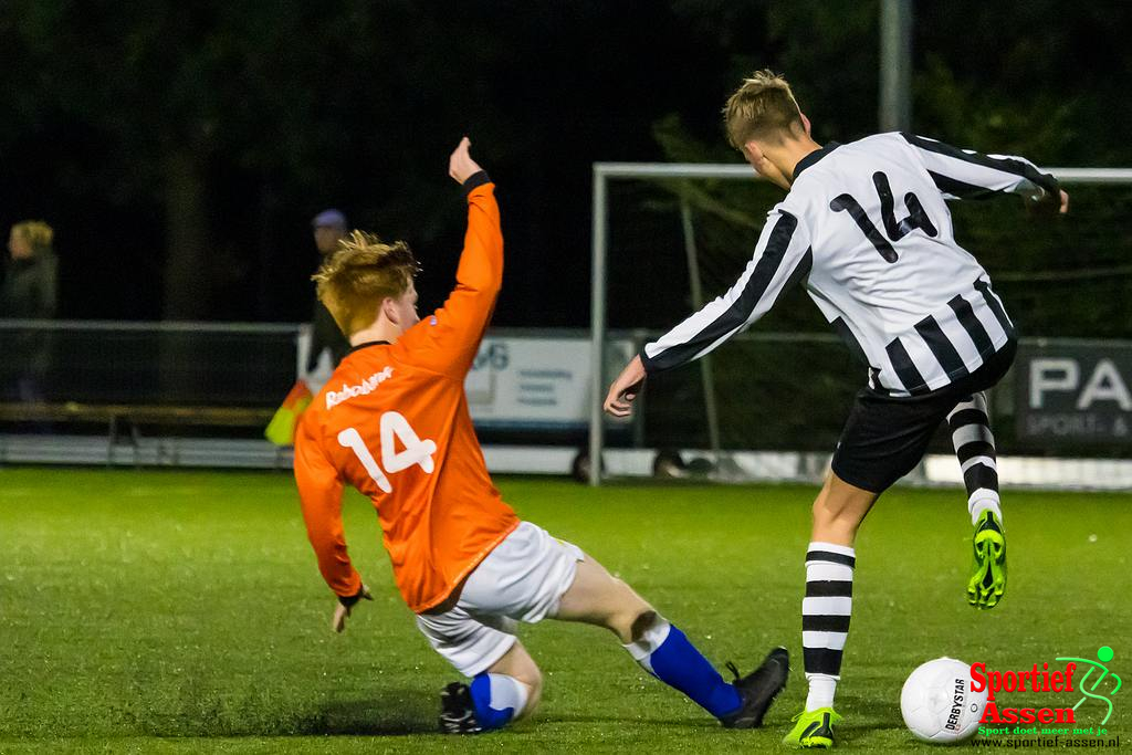 LEO JO17 - 2 vs FC Zuidlaren JO17-3 27 september 2022 - © Gino Wiemann