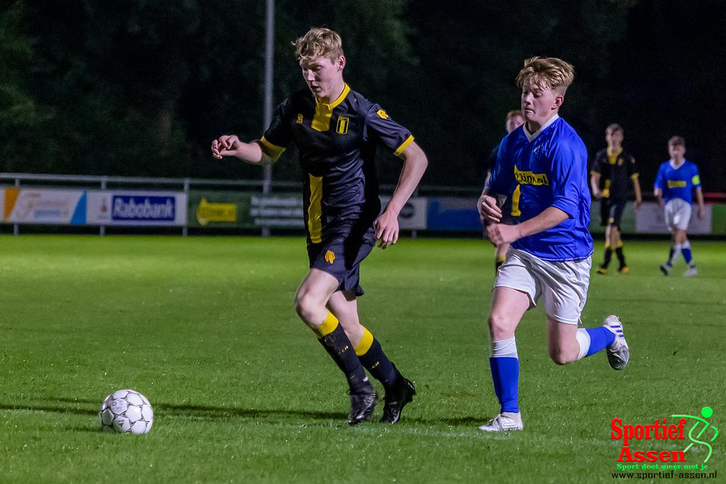 LEO (Loon) JO17-1 vs FC Assen JO17-1 29 september 2022 - © Gino Wiemann