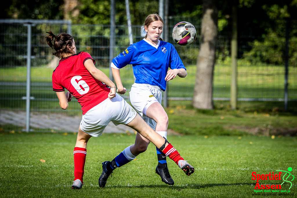 LEO VR1 vs ST Westerwolde Veelerveen VR1 8 oktober 2022 - © Gino Wiemann