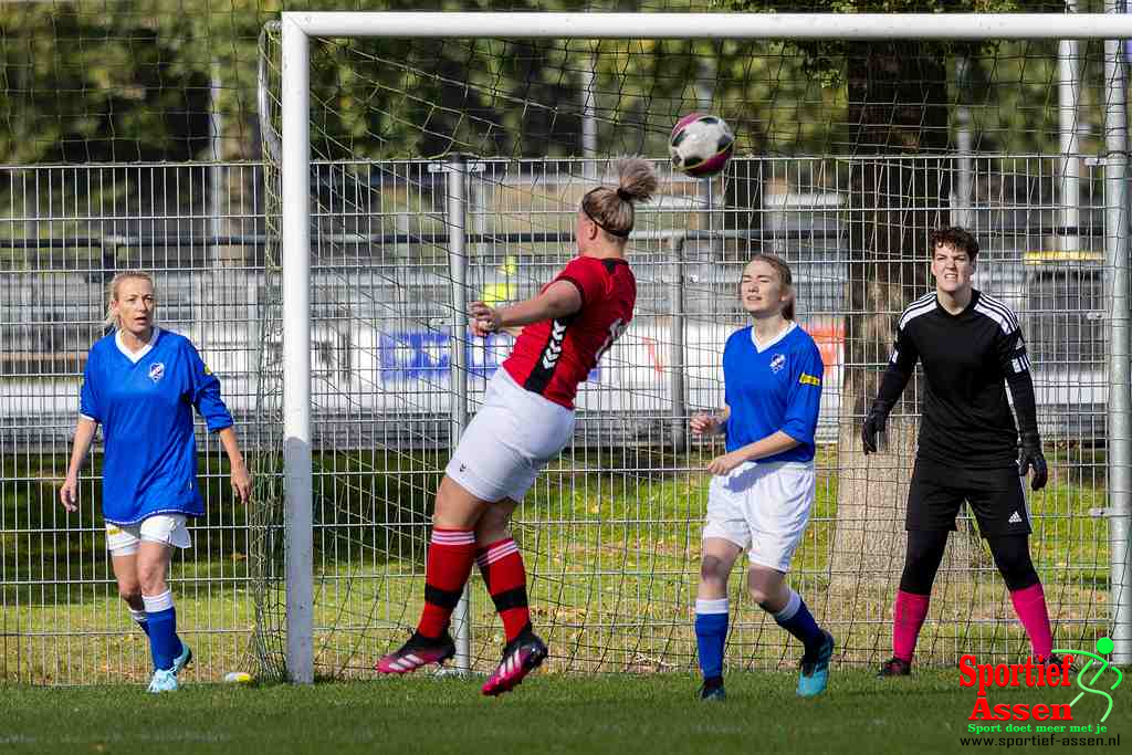 LEO VR1 vs ST Westerwolde Veelerveen VR1 8 oktober 2022 - © Gino Wiemann