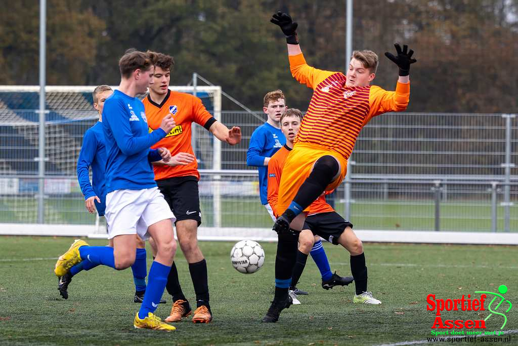 LEO Loon JO17-1 vs Stadskanaal JO17-1 26 november 2022 - © Gino Wiemann