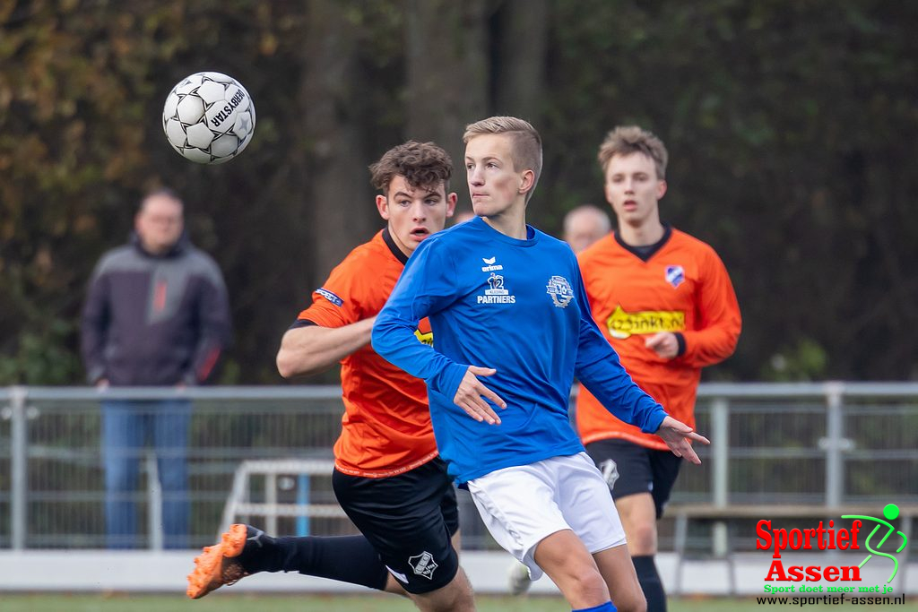 LEO Loon JO17-1 vs Stadskanaal JO17-1 26 november 2022 - © Gino Wiemann