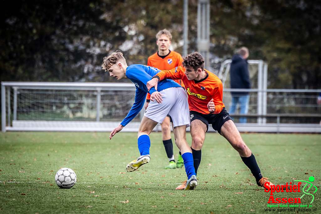 LEO Loon JO17-1 vs Stadskanaal JO17-1 26 november 2022 - © Gino Wiemann