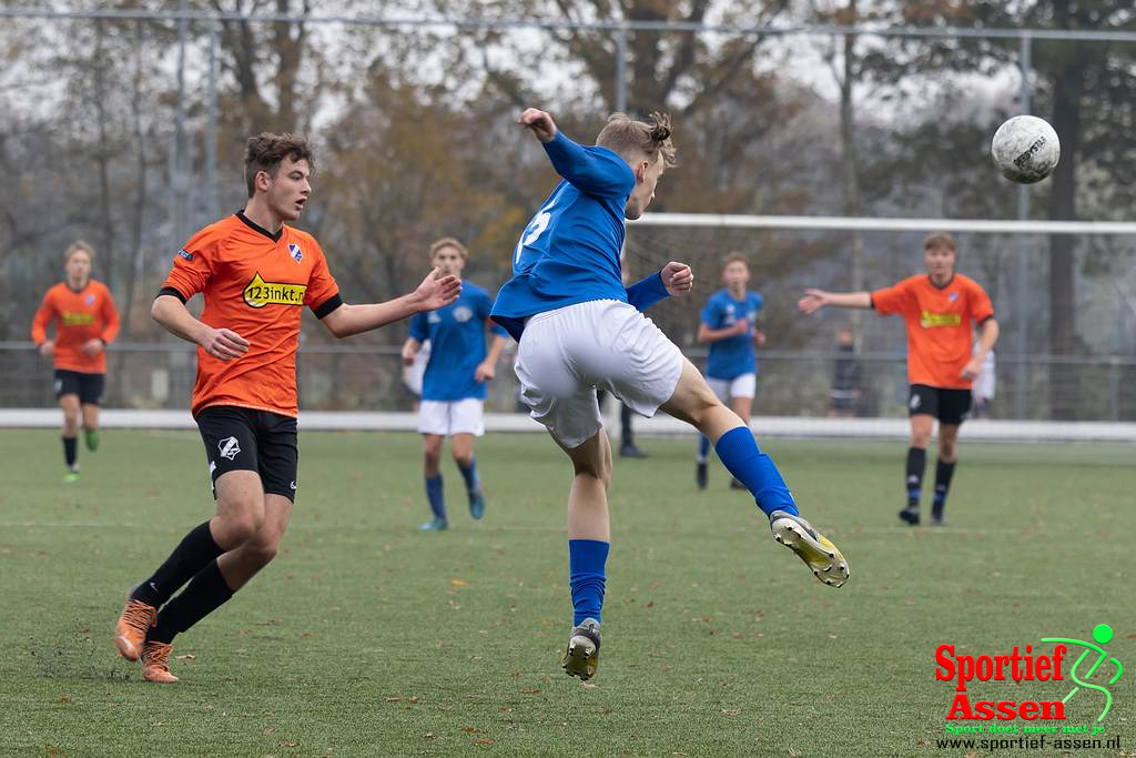 LEO Loon JO17-1 vs Stadskanaal JO17-1 26 november 2022 - © Gino Wiemann