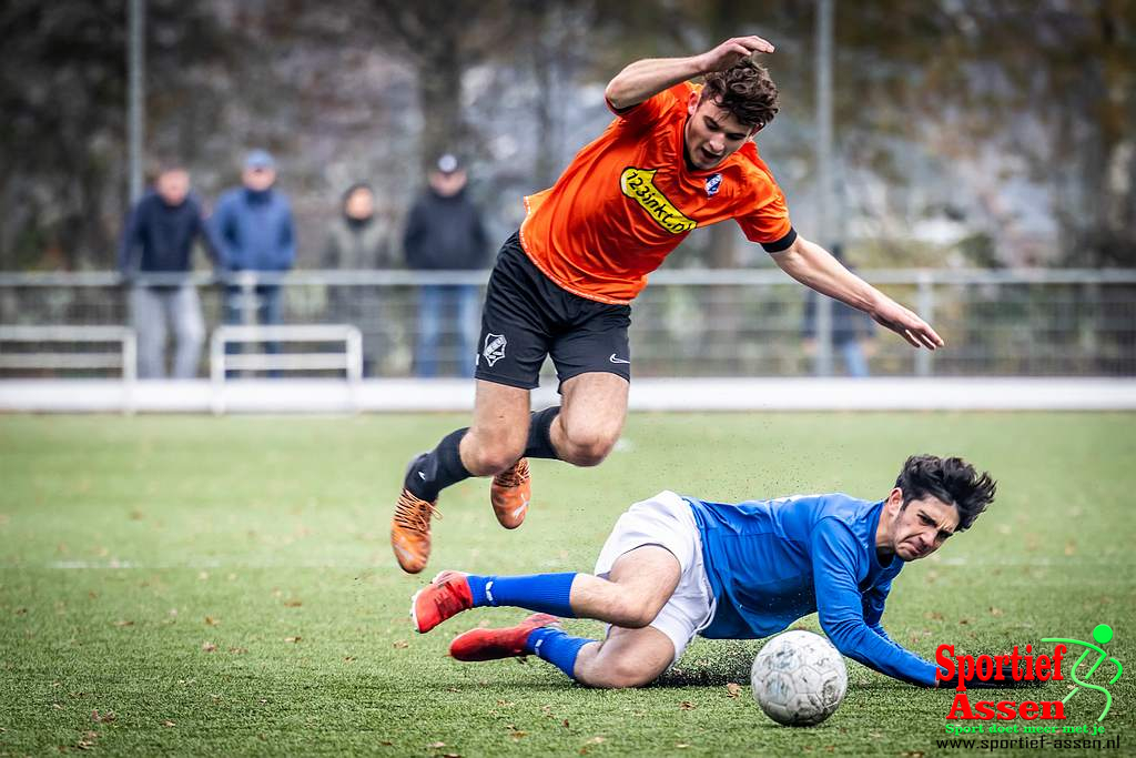 LEO Loon JO17-1 vs Stadskanaal JO17-1 26 november 2022 - © Gino Wiemann