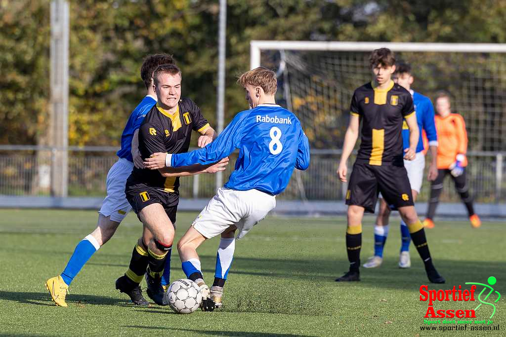 VV LEO JO19-1 vs FC Assen JO19-1 12 november 2022 © Gino Wiemann