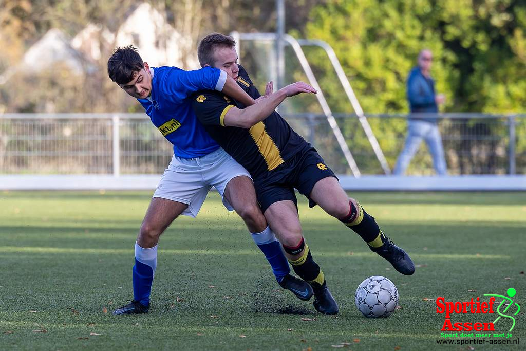 VV LEO JO19-1 vs FC Assen JO19-1 12 november 2022 © Gino Wiemann