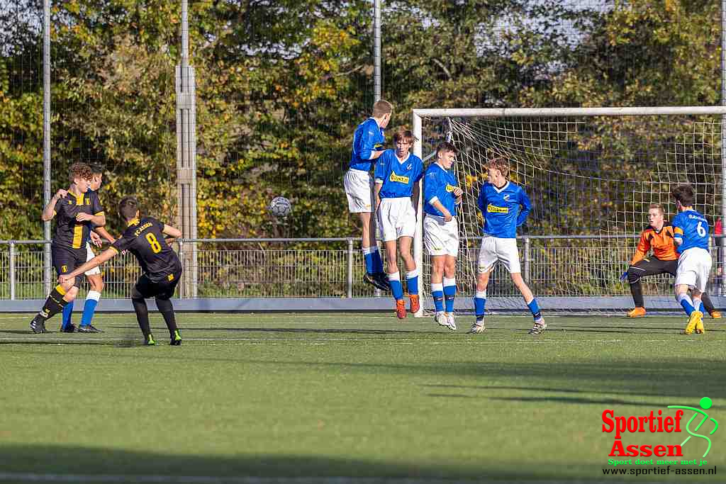 VV LEO JO19-1 vs FC Assen JO19-1 12 november 2022 © Gino Wiemann