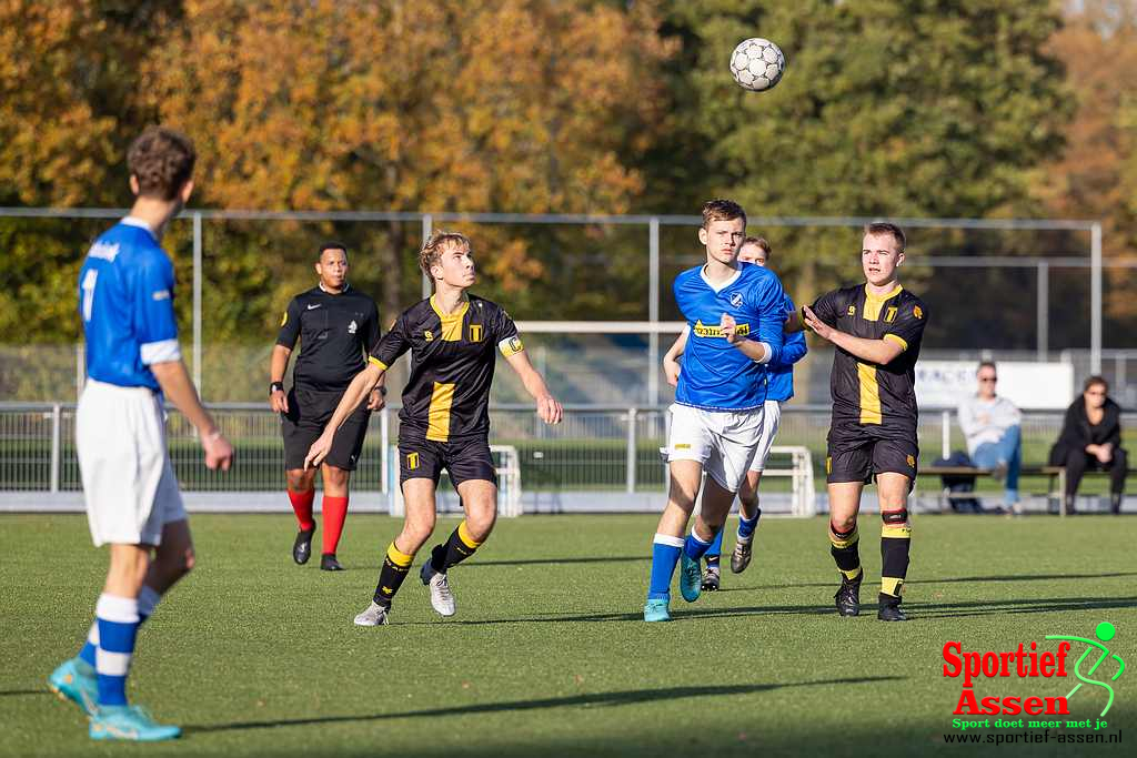 VV LEO JO19-1 vs FC Assen JO19-1 12 november 2022 © Gino Wiemann