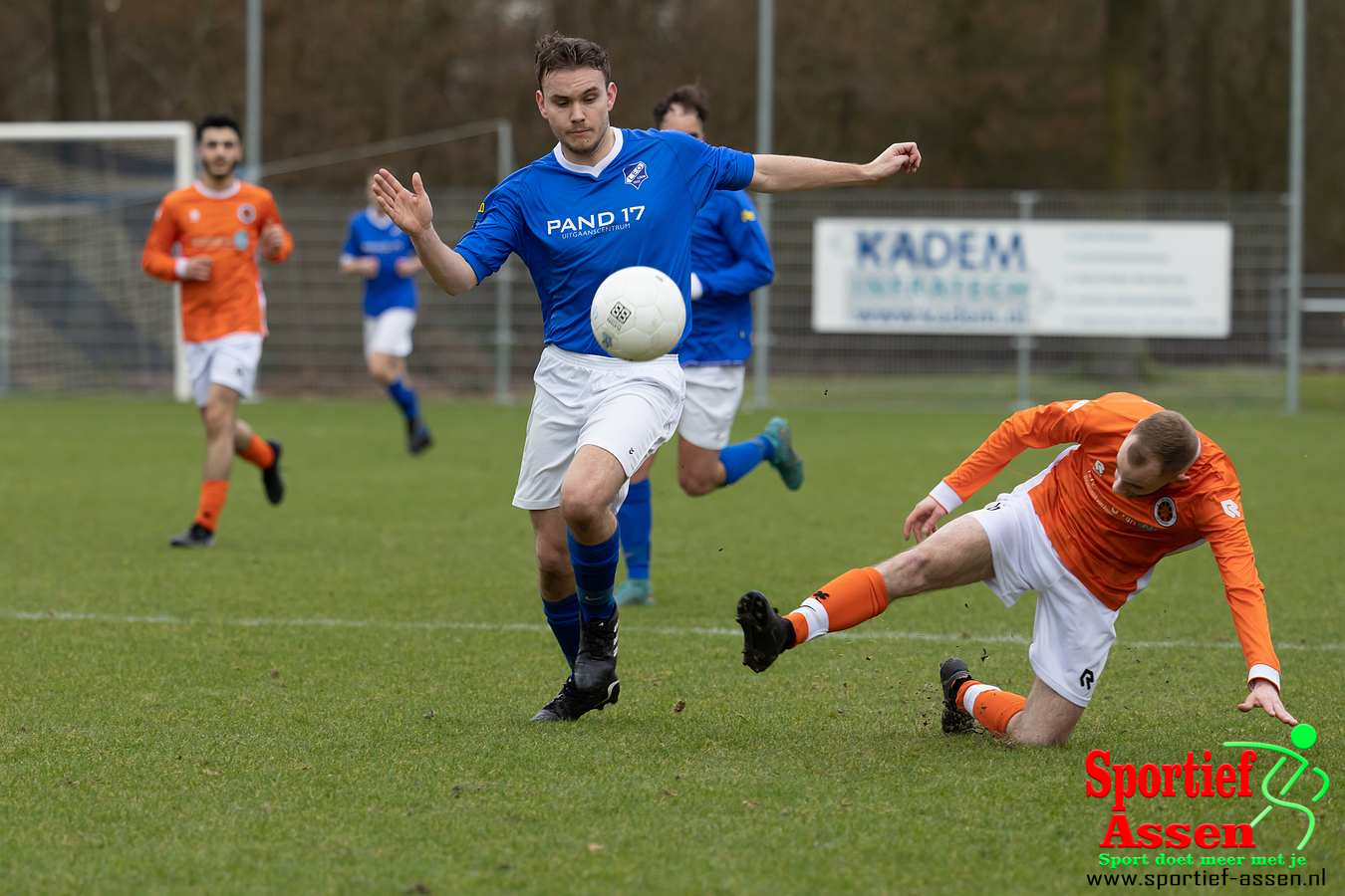 VV LEO 1 vs FC Lewenborg 1 19 februari 2023 - © Gino Wiemann