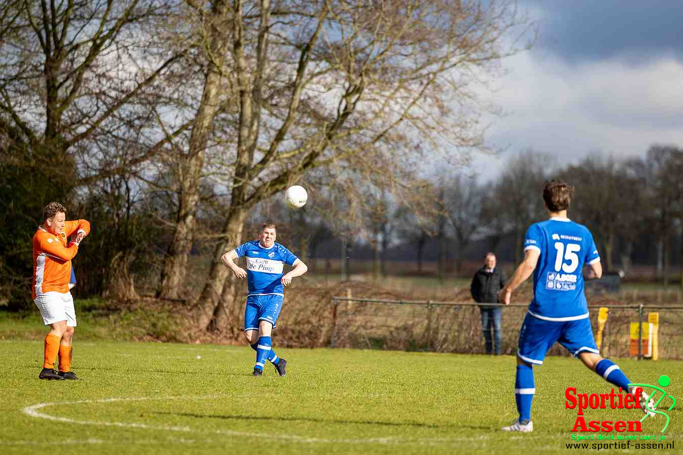 VV LEO 3 vs FC Lewenborg 3 19 februari 2023 - © Gino Wiemann