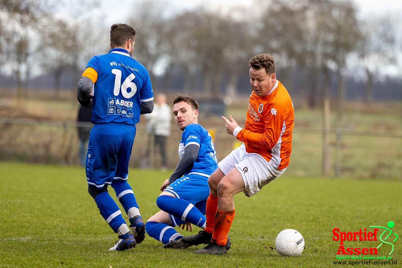 VV LEO 3 vs FC Lewenborg 3 19 februari 2023 - © Gino Wiemann