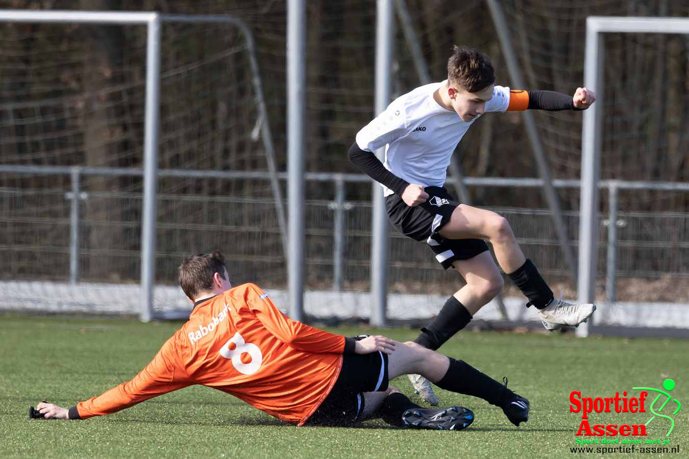 VV LEO JO15-1 vs VV LEO JO17-1 25 februari 2023 - © Gino Wiemann