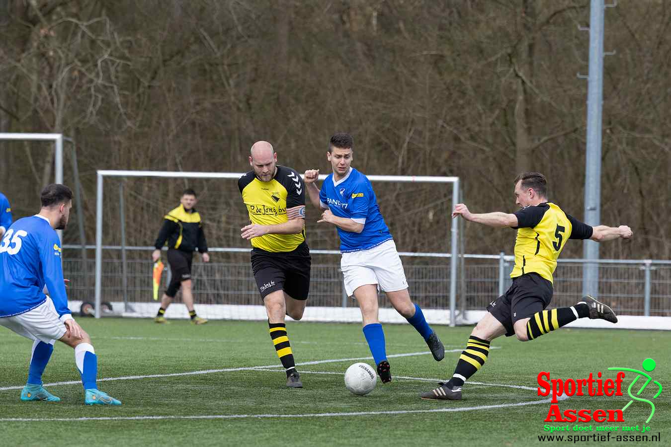 VV LEO 2 vs Weerdinge 2 19 maart 2023 - © Gino Wiemann