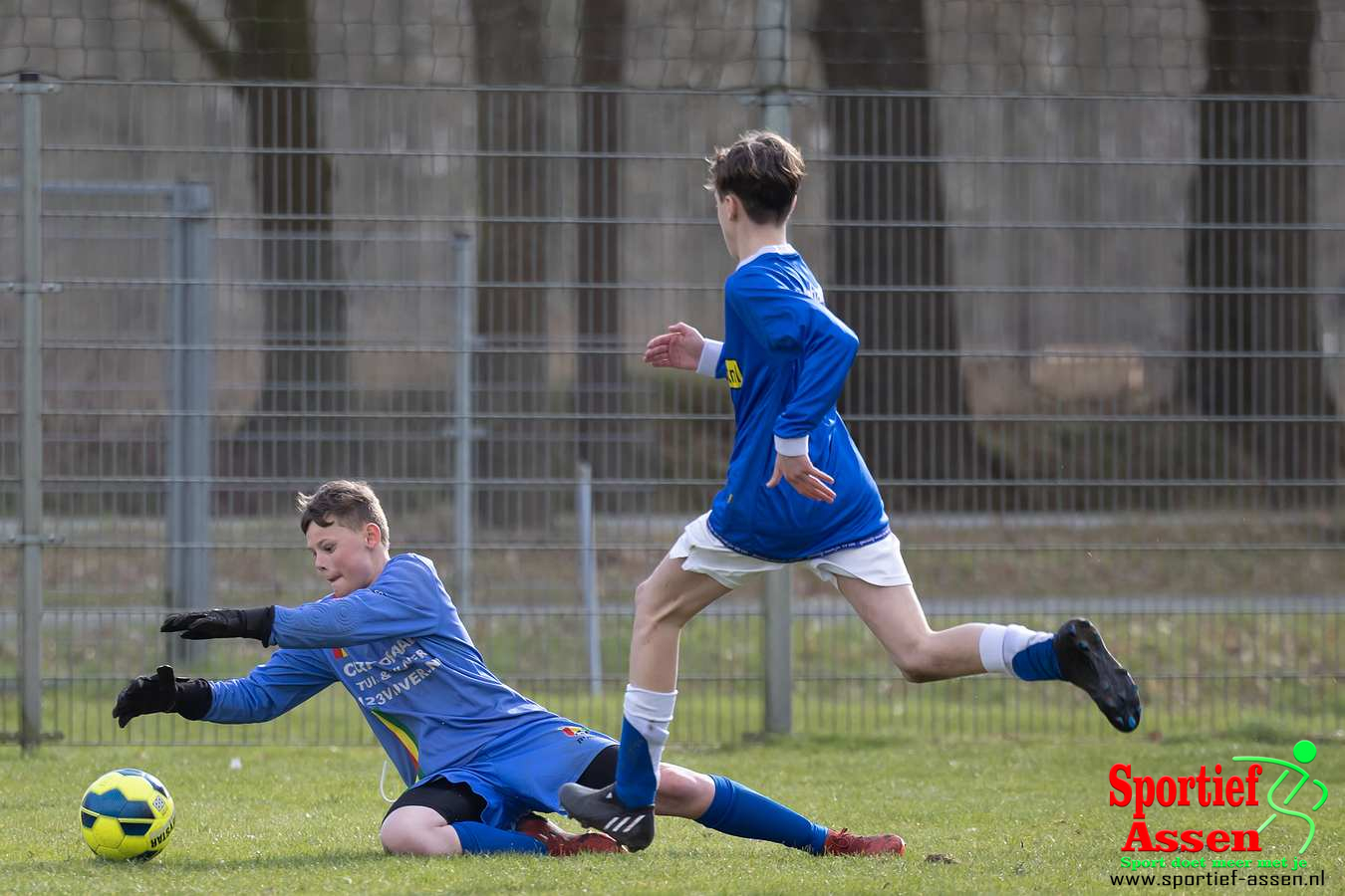 VV LEO JO15-2 vs SJO ZVC 14 JO15-1 4 maart 2023 - © Gino Wiemann