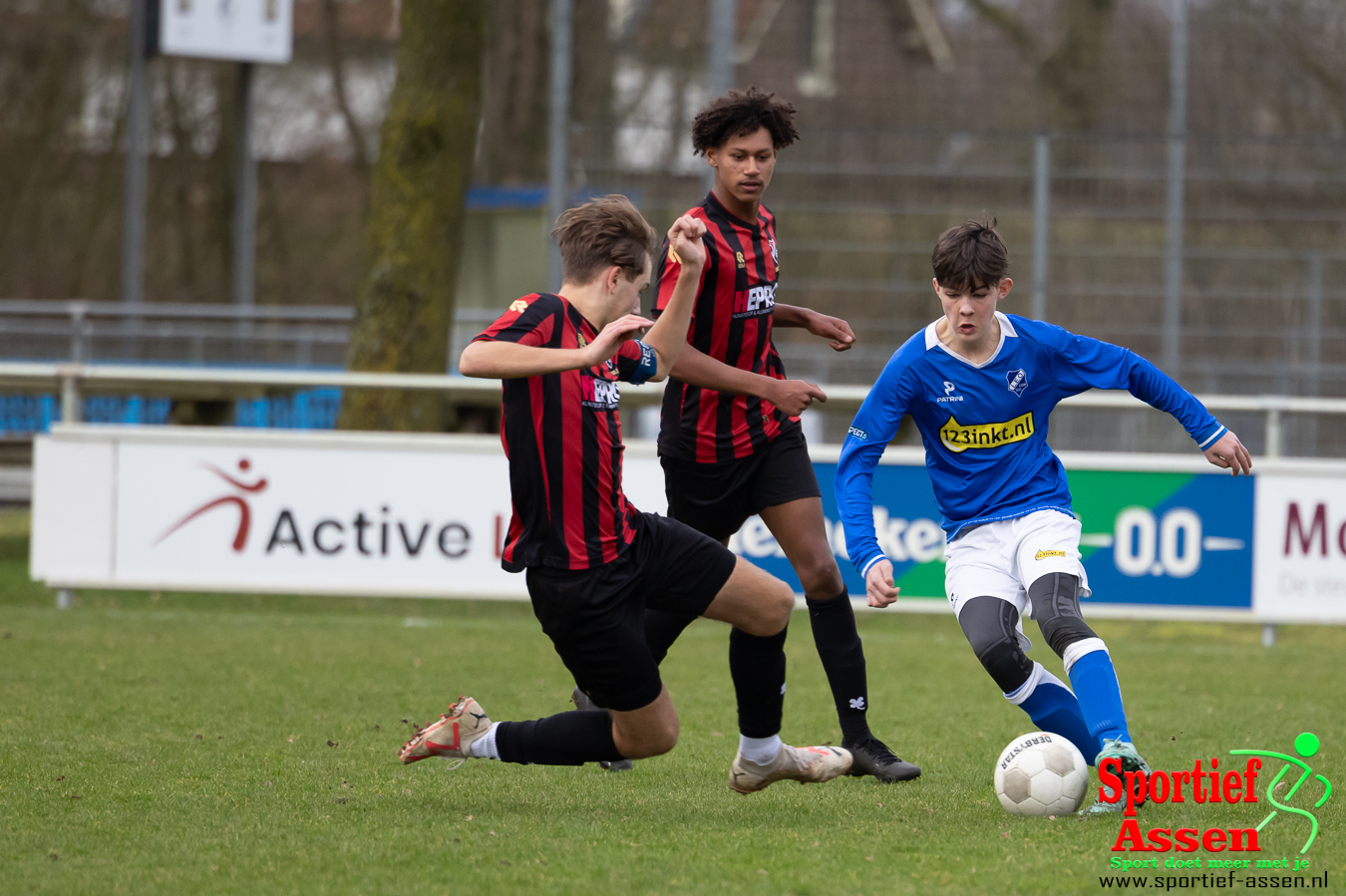 VV LEO JO17-2 vs Hoogezand JO17-2 10 februari 2024 - © Gino Wiemann