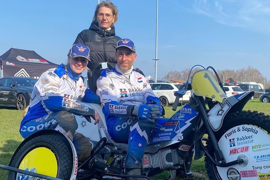 Bridget-Portijk bij Detzboy int Sidecarteam