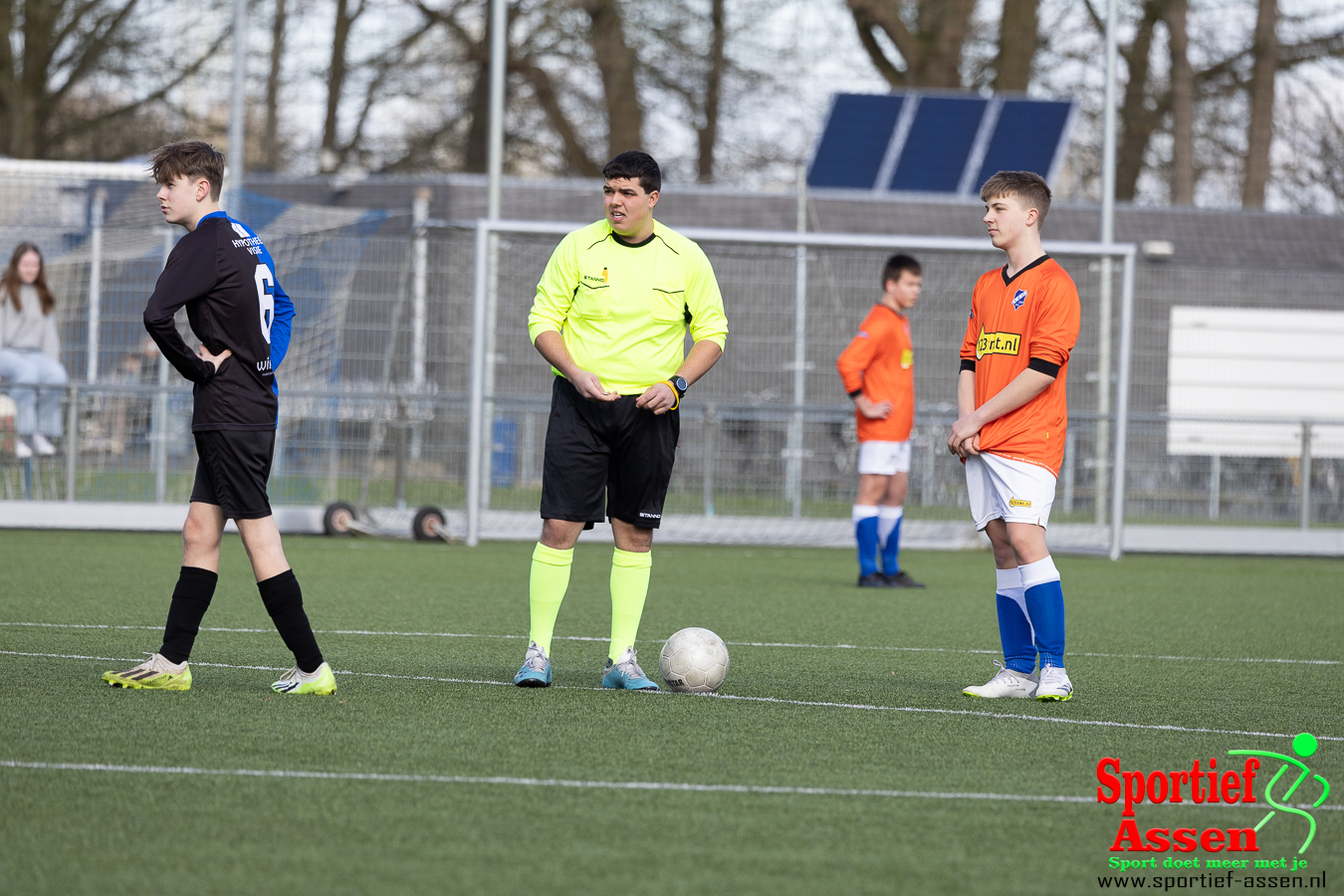 VV LEO JO17-2 vs FC Zuidlaren JO17-2 2 maart 2024 - © Gino Wiemann