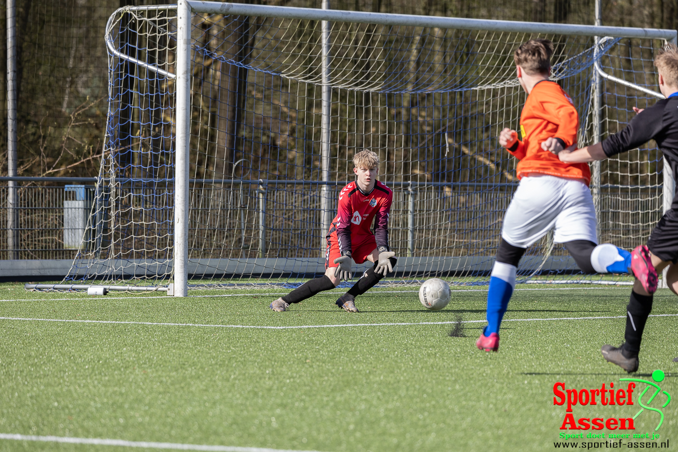 VV LEO JO17-2 vs FC Zuidlaren JO17-2 2 maart 2024 - © Gino Wiemann