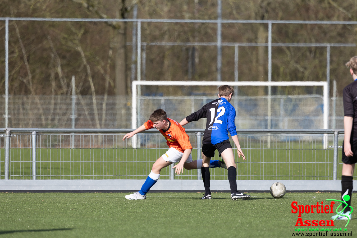 VV LEO JO17-2 vs FC Zuidlaren JO17-2 2 maart 2024 - © Gino Wiemann