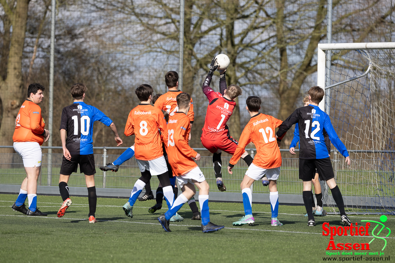 VV LEO JO17-2 vs FC Zuidlaren JO17-2 2 maart 2024 - © Gino Wiemann