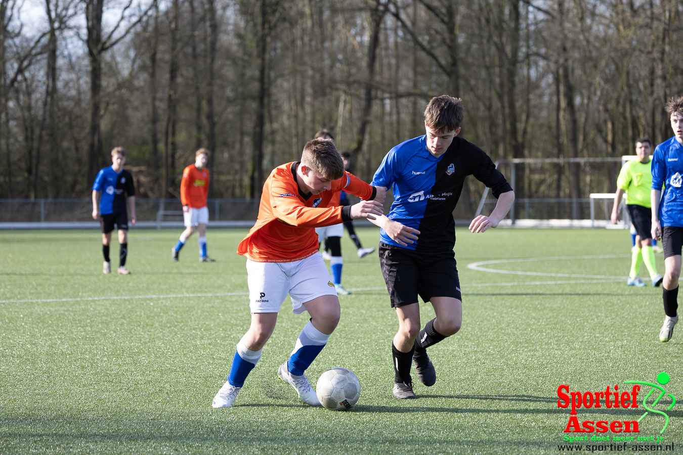 VV LEO JO17-2 vs FC Zuidlaren JO17-2 2 maart 2024 - © Gino Wiemann