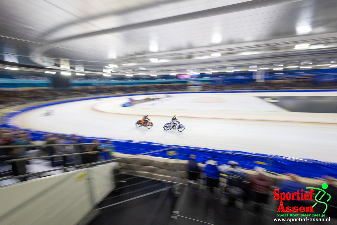 WK Icespeedway Thialf Heerenveen 6 april 2024 met RF 16mm_wm - © Gino Wiemann