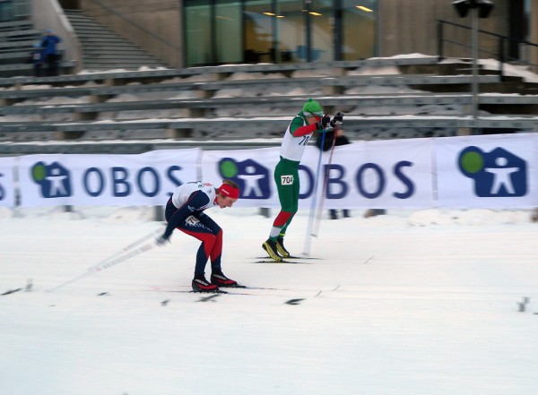 Thomas Bucher-Johannessen fra Fossum IF vant søndagens KM i fristil. Her er han nærmest kamera under Oslo Skifestival 20.januar, der han blir slått i spurten med ett tidel av Jonas Kolderup Lund fra Rustad i kamp om sølv og bronse i jaktstarten. Dagen før hadde Thomas marginene på sin side da han også da vant 5 km fristil, sekundet foran Petter Stakston fra Søre Ål IL, vinner av jaktstarten i Oslo Skifestival.  Foto: Arnstein Andreassen