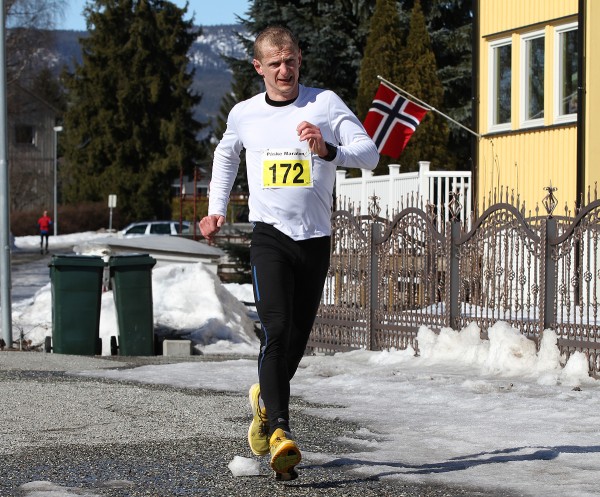 Vinner av Påskemaraton 2013 ble denne karen Gerhard Sletten, på 2.55.26. Foto: Bjørn Hytjanstorp