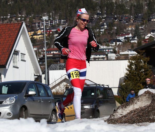 Synne Granå Vesterhus fra Team Skigo på vei mot en flott 3.plass på maraton på 3.47.56. Foto: Bjørn Hytjanstorp