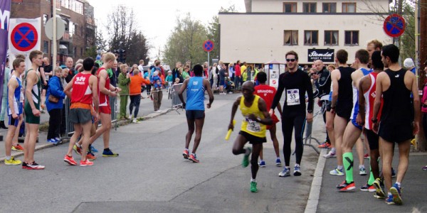 Robert Tirop legger i vei for Steinkjer FIK på 7.plass. I mål er de nr 10. Foto: Njål Ekern