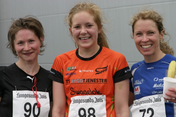 De 3 beste i dameklassen: Janne Elin Vatnaland, Spirit 1.26.44 (i midten), Maryna Novik, Klypetussen, 1.27.19 og Elise Hay Opsahl, GTI 1.28.27. Foto: hjemmesiden til Spirit.