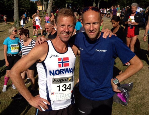 Veteranen Øystein Mørk (t.h.) fortsetter å imponere og ligger nå på 7.plass sammenlagt. -Etappen i dag (3.etappe) var som skapt for Øystein, sa Gjermund Sørstad etter løpet til Sportsmandens løpende reporter (t.v.). Gjermund var selv meget godt fornøyd med å ha avansert til delt 10.plass sammenlagt. Foto: Julie Wibe Bakker