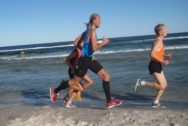 Store Gjermund Sørstad langer godt ut langs stranden og avanserte to plasser. Foto: Sportsmanden /Marie Wibe Bakker