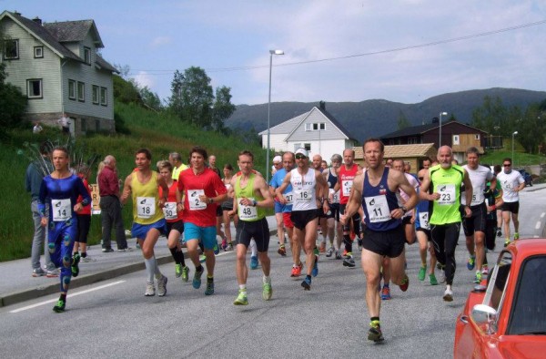 Jølster-Maraton-2013-starten
