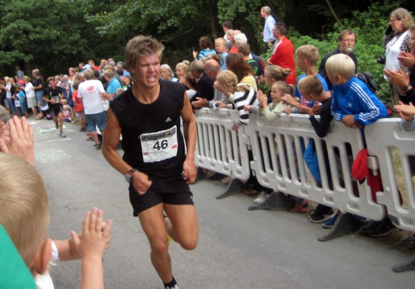 Som far, så sønn: Kjetil Andre Bjerkrheim ga alt i HammerDysten og hadde 5.beste tid opp den 435 meter lange bakken av samtlige løpere! Faren Tore løp jevnere og vant etappen i klasse 50-54 år. Foto: Sportsmanden.no / Marie Wibe Bakker