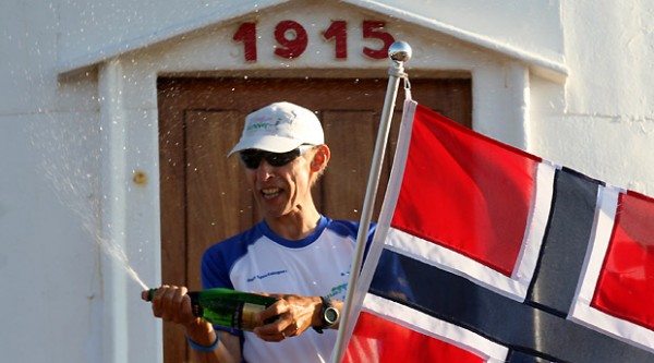 Fra 1. juli til 12. august 2010 løp Erik Nossum fra Nordkapp til Lindesnes Fyr. Distanse: 2660 km. Tid: 42 døgn 9 timer 6 minutter og 45 sekunder!