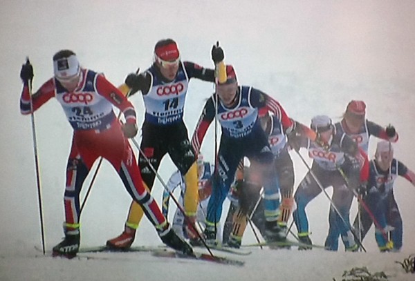 Jr-VM-10km-skiathlon-LottaWeng-drar-feltet