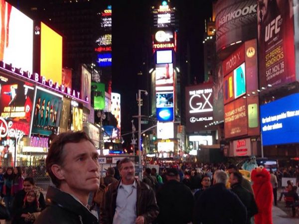 Tankefull og imponert på Times Square. (Foto: Ingulf Nordahl)